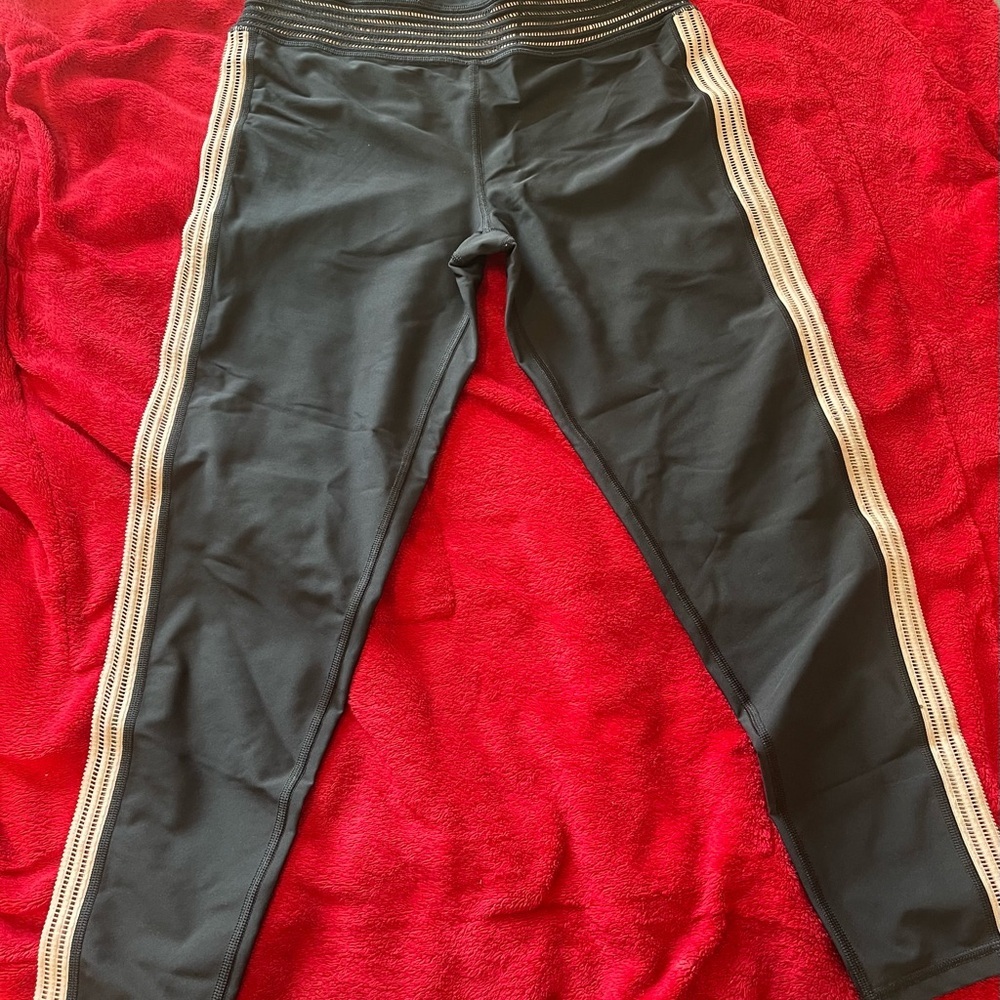 Victoria's Secret Black and White ultimate Cropped leggings